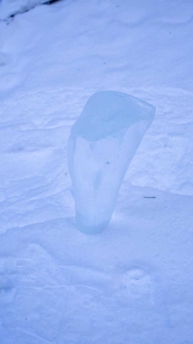 こんにちは、へえちゃんです
#乗鞍高原 の昼間の氷瀑ハイキングツアーです
#三本滝 はその名の通り三本の滝を一望に見れます
人のサイズでわかると思いますが、それはもう大きくてアイスクライミングをしている人たちもいました

#氷瀑 #raicho