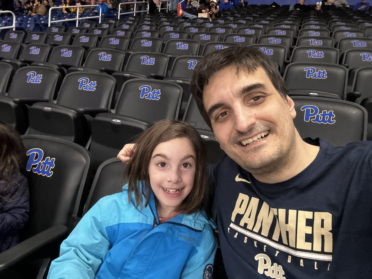 kpelechrinis's tweet photo. Daddy-daughter hoops night at #PittMBB #H2P https://t.co/YxBnHSIBrb