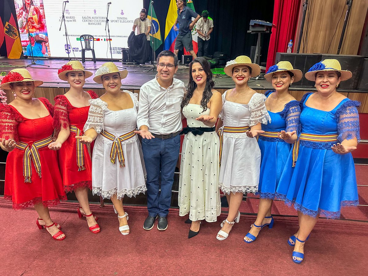 Agradecidas por la invitación y por compartir una noche llena de cultura, reconocimiento y amor por nuestras raíces.

¡Sigamos celebrando juntas la fuerza y la belleza de ser mujer! ❤️🎶💃🏻