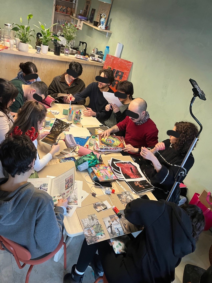 Kadıköy’ün en yaratıcı köşelerinden biri: Haha Coffee &amp; Studio! Sanat, kahve ve üretkenliği buluşturan bu mekanda hem çalışabilir hem de ilham dolu bir mola verebilirsin. 🎨💻

Daha fazla bilgi ve kullanıcı değerlendirmesi için Cosyworker App'te inceleyin🔎