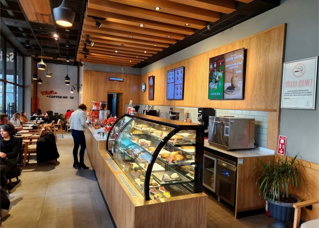 Gloria Jean's Coffees Eker Meydan, Bursa'da uzaktan çalışanlar ve öğrenciler için mükemmel bir mekan! İşlerinizi hallederken, lezzetli kahvelerle kendinizi ödüllendirebilirsiniz. 🖥️📚

Daha fazla bilgi ve kullanıcı değerlendirmesi için Cosyworker App'te inceleyin🔎