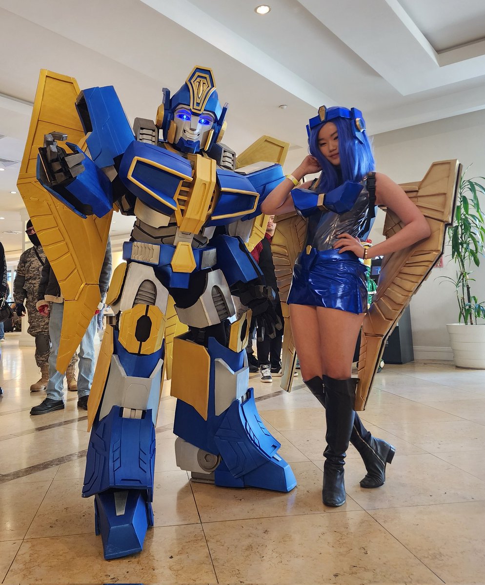 seagull_horny's tweet photo. First time wearing Sentinel almost died... but I got some really nice pics! #tfconla2025 #TFcon https://t.co/IJSKMg8Vdg