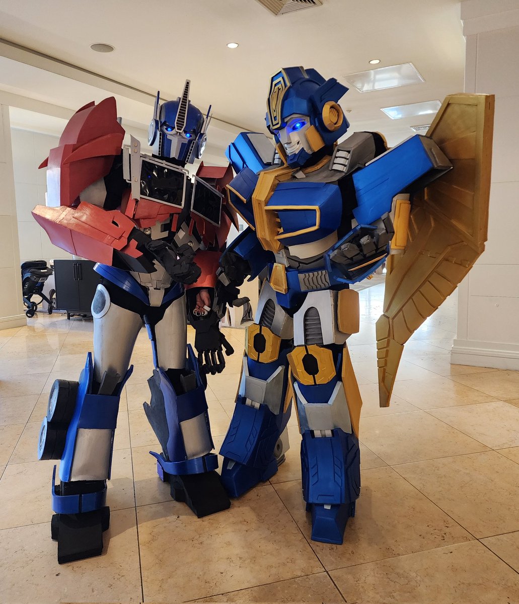 seagull_horny's tweet photo. First time wearing Sentinel almost died... but I got some really nice pics! #tfconla2025 #TFcon https://t.co/IJSKMg8Vdg