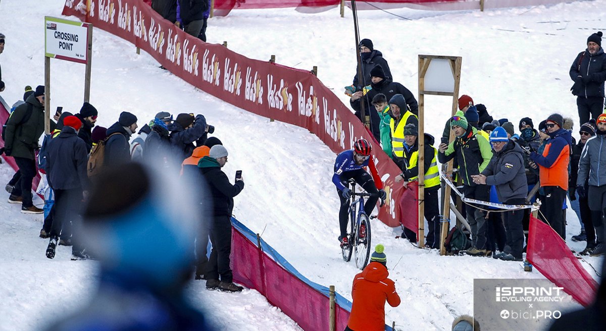 bici.PRO (@bicipro1) on Twitter photo Il 20 marzo ad Atene la sessione del Cio potrebbe sancire l'ingresso del ciclocross nel programma olimpico. Molto è merito di <a href="/FlandersClassic/">Flanders Classics</a> che ha sdoganato il ciclocross sulla neve. E il patron <a href="/tomasvds/">Tomas Van Den Spiegel</a> promette di tornarci, forse il prossimo anno
bici.pro/news/cross/cic… Il 20 marzo ad Atene la sessione del Cio potrebbe sancire l'ingresso del ciclocross nel programma olimpico. Molto è merito di <a href="/FlandersClassic/">Flanders Classics</a> che ha sdoganato il ciclocross sulla neve. E il patron <a href="/tomasvds/">Tomas Van Den Spiegel</a> promette di tornarci, forse il prossimo anno
bici.pro/news/cross/cic…