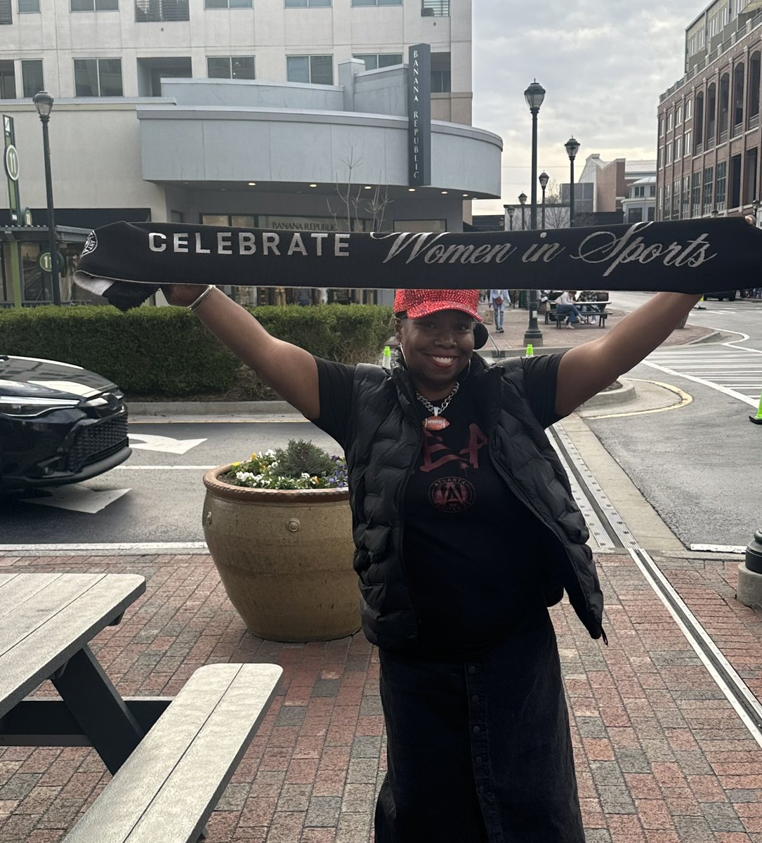 AtLisa30331's tweet image. Happy International Women’s Day!
Sending a special shout out to women in sports. Whether a professional player, journalist, blogger, podcaster, or fan, it’s great to be in these spaces where we can share our expertise and talents!