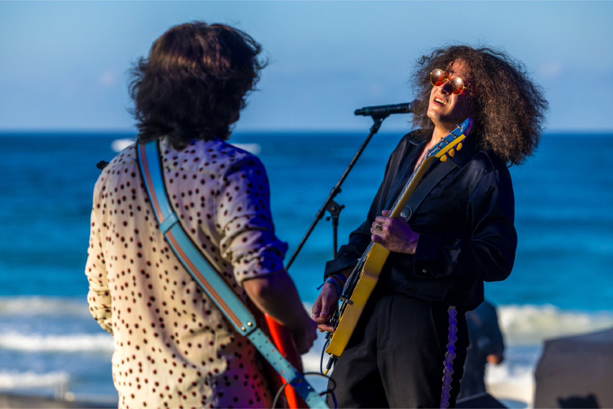 toolinthesand's tweet image. Let&apos;s get this night started! 🤘🎸