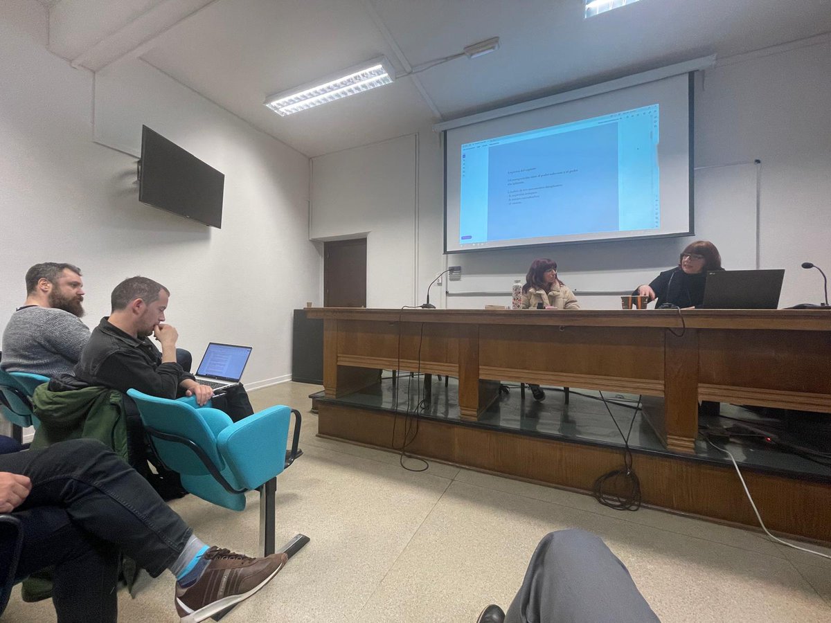 Seminario Foucault Complutense (@sfoucaultc) on Twitter photo Esta semana tuvimos el gusto de contar con Ester Jordana para nuestro seminario de lectura de "Vigilar y castigar" en la <a href="/FilosofiaUCM/">Facultad de Filosofía UCM</a>.
Pueden disfrutar de la grabación de la sesión en nuestro canal de Youtube: youtube.com/live/ezfXI1kv9… Esta semana tuvimos el gusto de contar con Ester Jordana para nuestro seminario de lectura de "Vigilar y castigar" en la <a href="/FilosofiaUCM/">Facultad de Filosofía UCM</a>.
Pueden disfrutar de la grabación de la sesión en nuestro canal de Youtube: youtube.com/live/ezfXI1kv9…