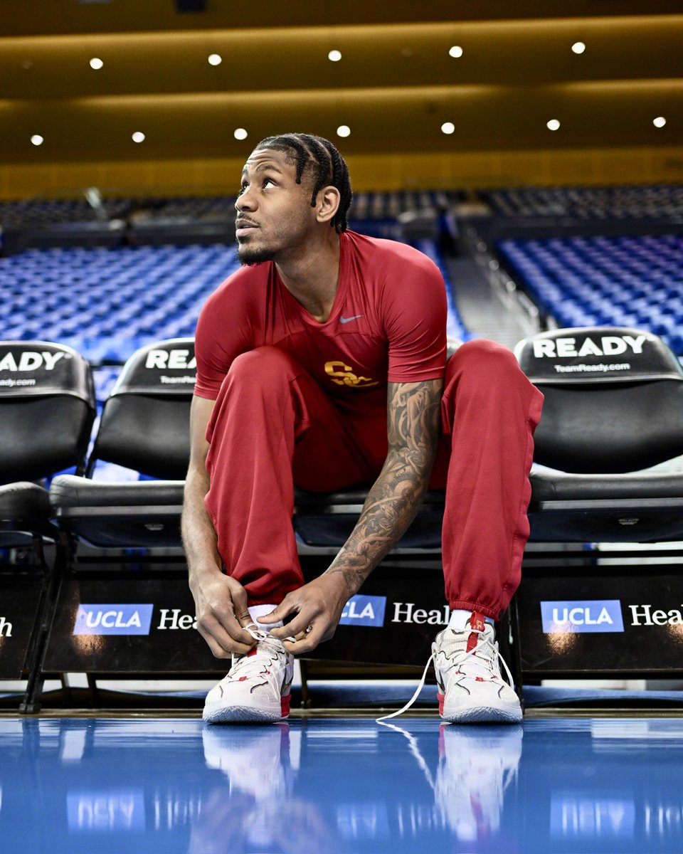 USC_Hoops's tweet photo. Lacing ‘em up one last time this regular season 👟 https://t.co/ykqUiQnogD
