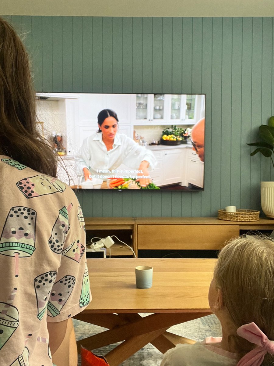 DeniseDT's tweet image. I started watching #WithLoveMeghanOnNetflix and my girls are fascinated by all the little pretty details. It's such a nice, cosy show.