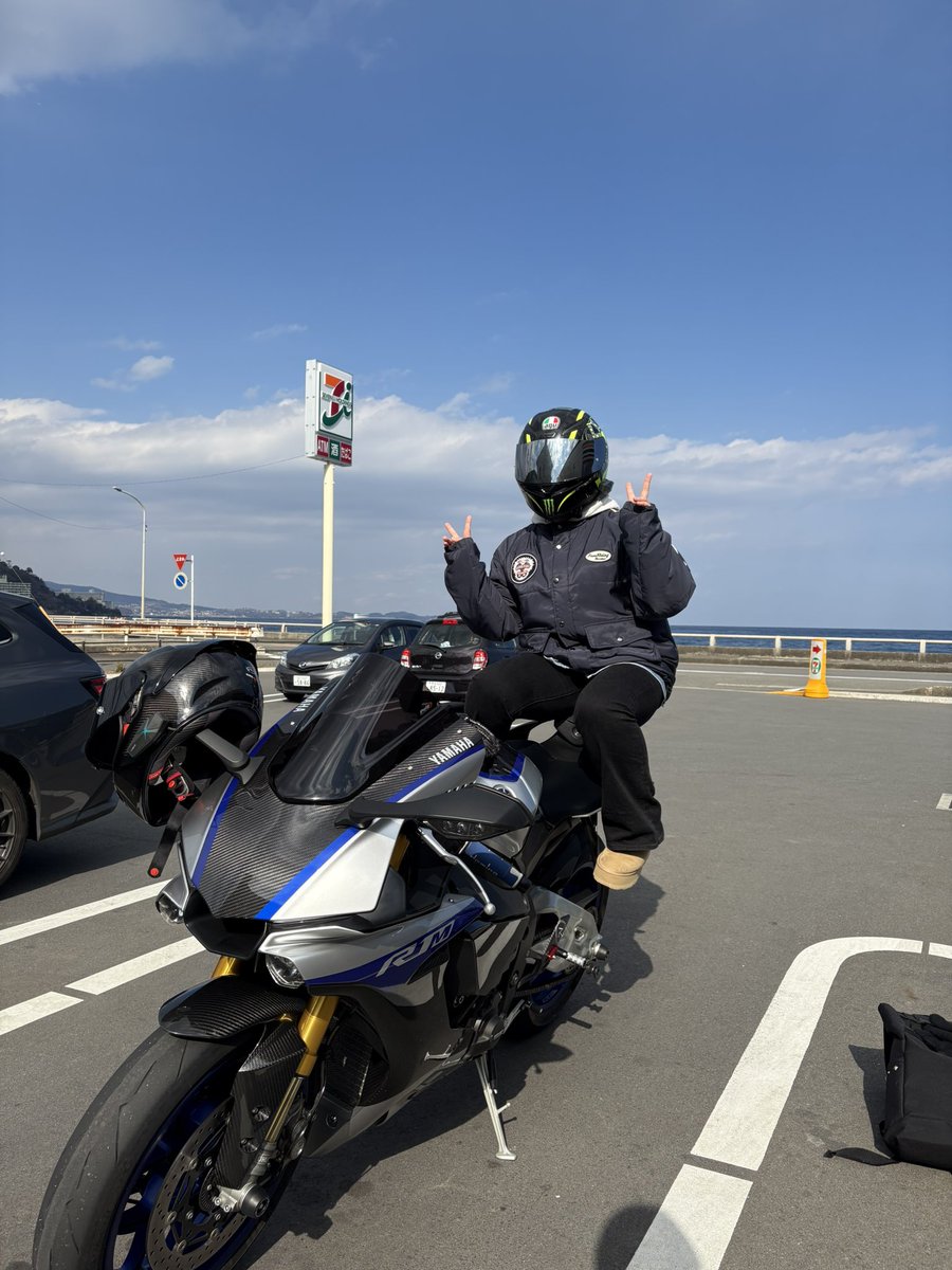 ある tweet media