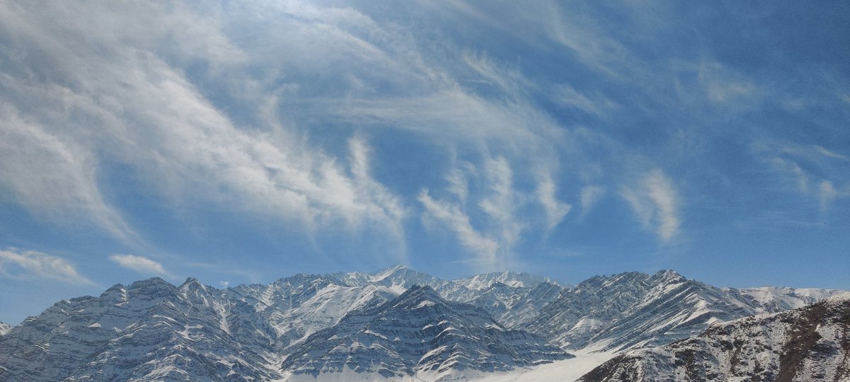 beastoshii's tweet image. Bitcoin is so unpredictable rn that even Himalayas fuming the smoke in -30 degrees 

There will be signs, can u see them? 

Gm, 69k 👀 will u be there with me #ExploringArt on Bitcoin?