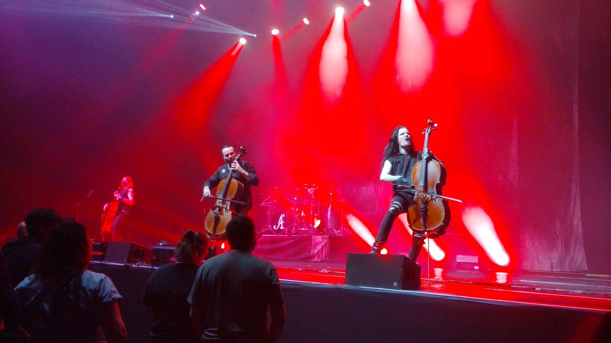 _SteeveeP's tweet photo. @apocalypticafi and @hurricanenita with my Son tonight. https://t.co/YchL7D75GZ