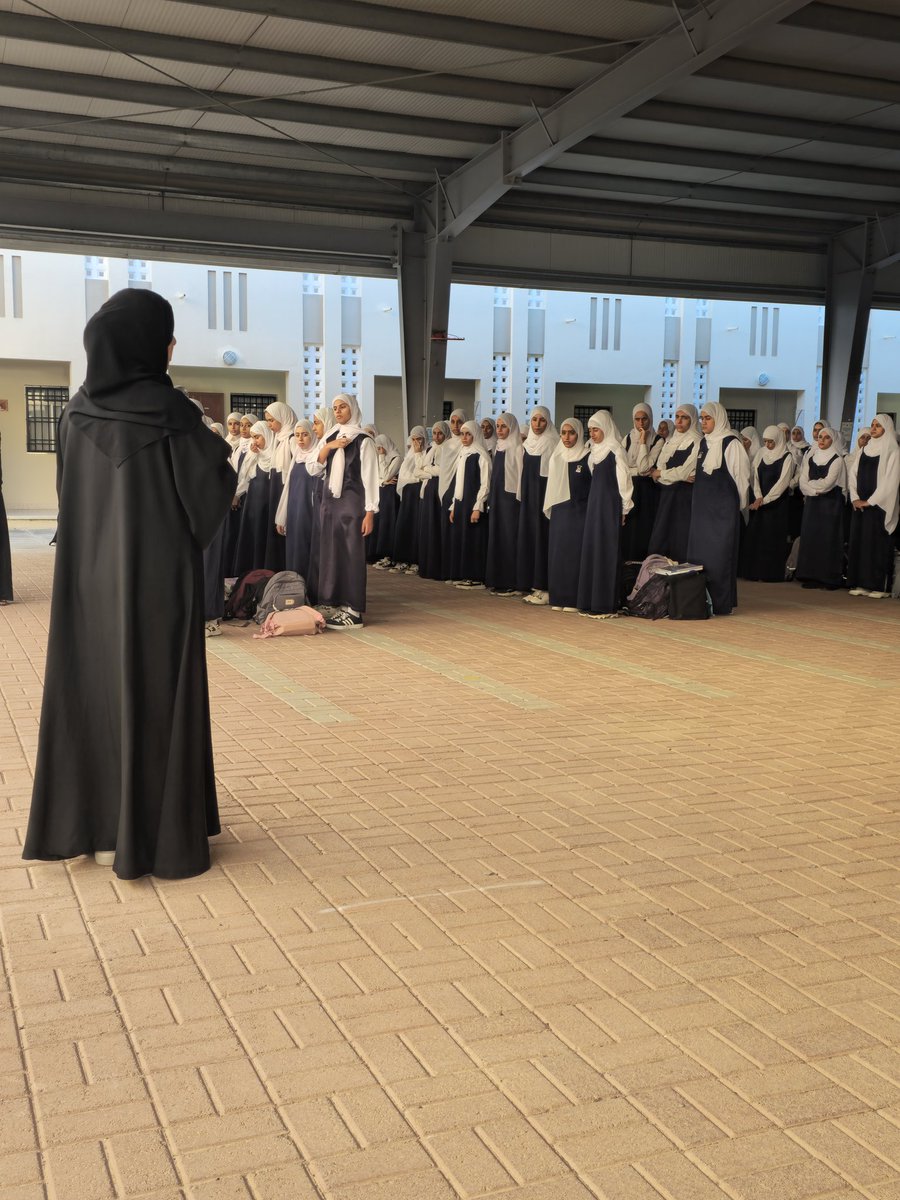 تزامنا مع موعد إعلان نتائج طلبة الدبلوم العام قدمت الأستاذة بدرية مديرة المدرسة كلمة تحفيزية لطالبات الدبلوم العام تضمنت نصائح بضرورة المحافظة على الهدوء وتقبل النتيجة والتوكل على الله.