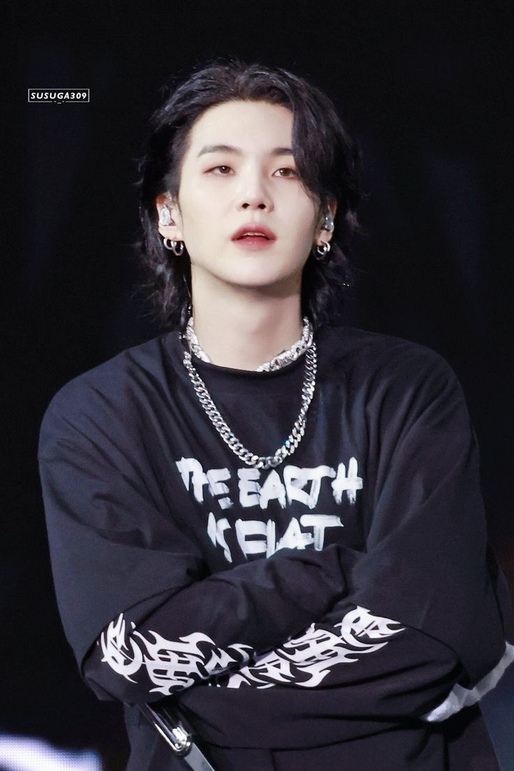 _dieulinhh_d's tweet photo. Happy birthday to our music genius SUGA 🎂💜🎉🌈 https://t.co/IaD1XZjXl2