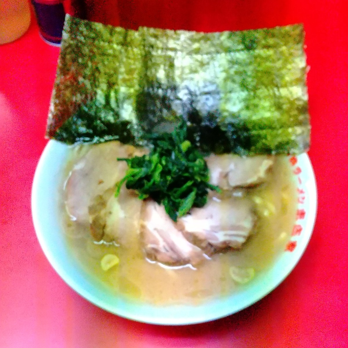 横浜ラーメン 末広家さん
チャーシューメン 並盛🍜
22年振りに伺えました。🙏
お世話さまでした。✨（3.9）