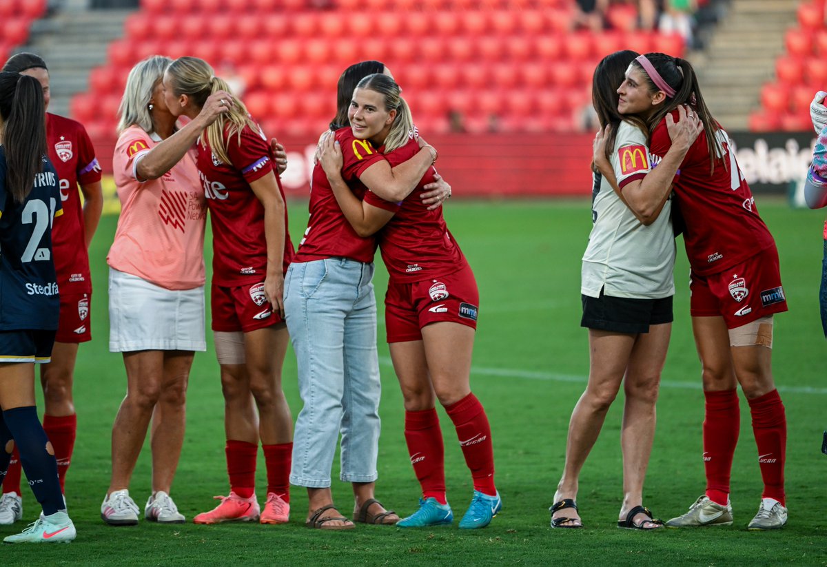 It was a very special walk out yesterday, as our players were joined by inspirational women in their lives to celebrate International Women's Day. 

A day we won't forget ❤️