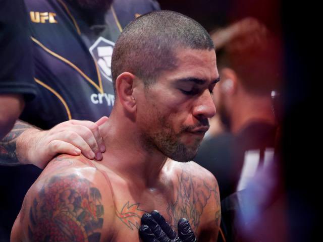 allianceMMA_'s tweet image. Alex Pereira a clairement sous-estimé Ankalaev, on avait l’impression qu’il se préparait même pas sérieusement pour ce combat. Dans ses story, on le voyait faire tout sauf s’entraîner, et il parlait déjà de futurs affrontements contre DDP ou Jones, et il en a payé le prix.