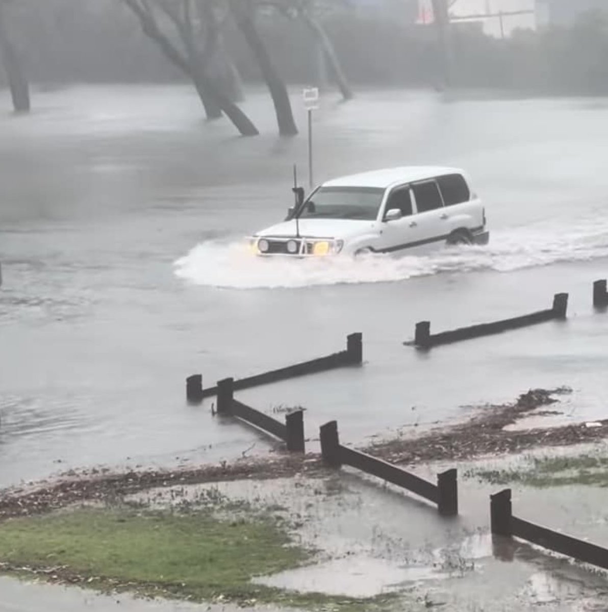 mylittleedenart's tweet photo. @BobBurn97207272 Hitting us right now in Hervey Bay never seen so much rain here! It is flooding in all lower lying areas! #excyclonealfred #cyclone #flashflooding #herveybay #cyclonealfred #cyclonenotgoneyet https://t.co/zFfHMXWrKm