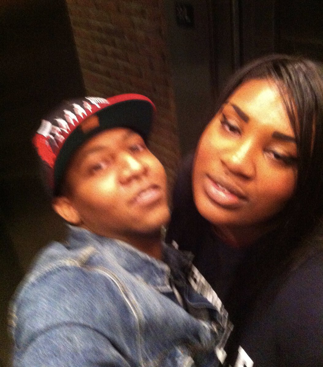 AYO_Ricky's tweet image. OMG EVERY TIME I SEE THIS GAHT DAYUM PICTURE 😭😭 I had a college class that made me shave my face for a presentation and we started celebrating #SpelhouseHC right after 😭 @tallyohhh