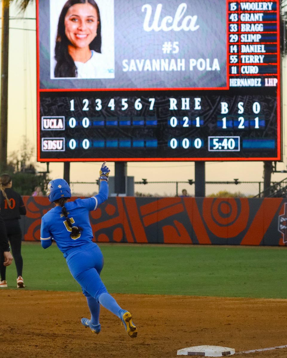 Touch 'em all, Savi! ☝️💥

<a href="/savannahpola/">sav</a> hits a three-run homer to open the scoring! 

#GoBruins