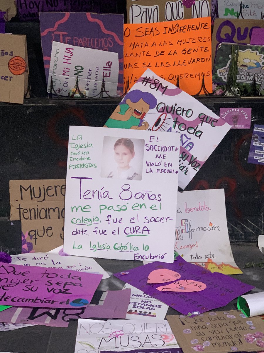 Ana1uSalazar's tweet photo. Resguardan catedrales en donde violan niñas.
#8M #8Marzo https://t.co/nlDrhZSfTX
