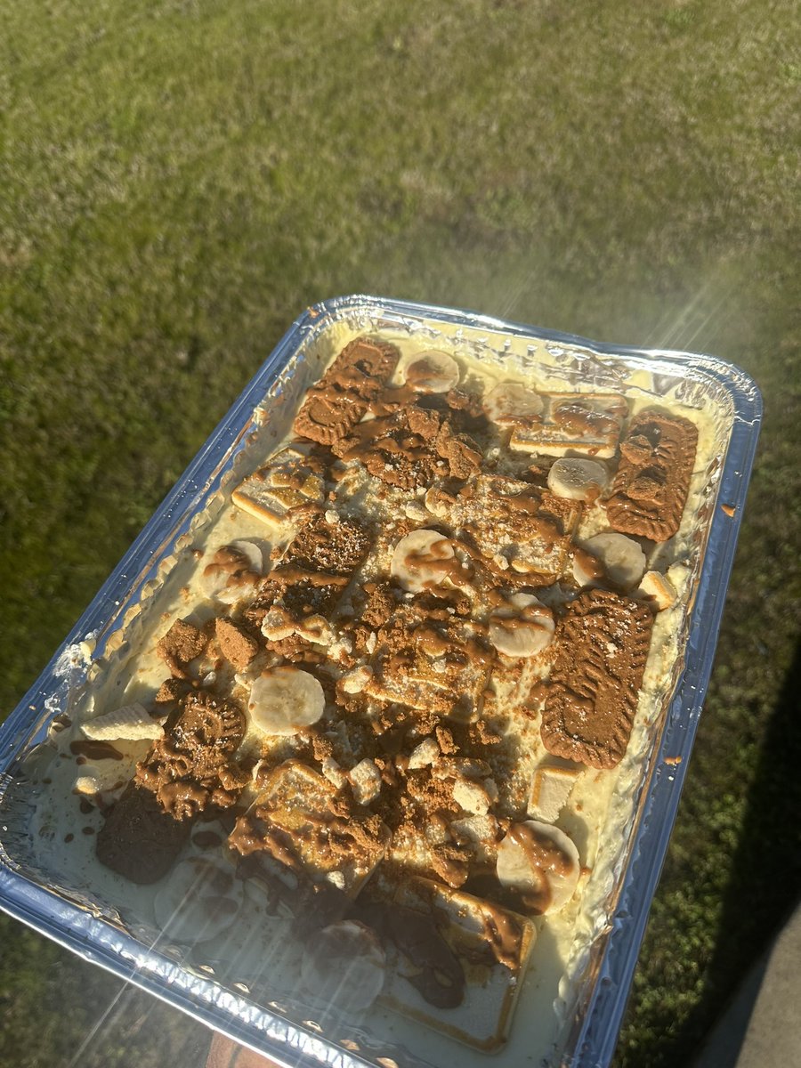 luljurn's tweet photo. Chessmen &amp; biscoff banana pudding with biscoff drizzle https://t.co/yMFlg1eiAh