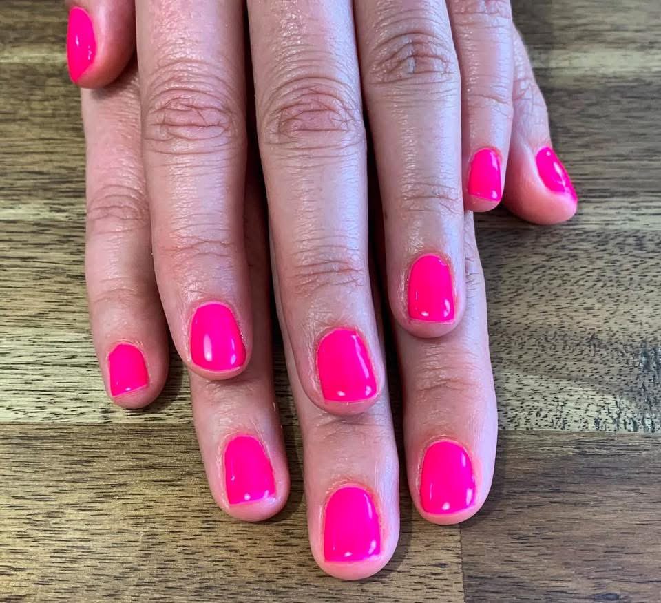 JustNailsNoosa's tweet photo. Short practical nails are so ‘in’ but you can still rock a fab colour!!! #shortnails #squarenails #claws https://t.co/aJzX5waJk3