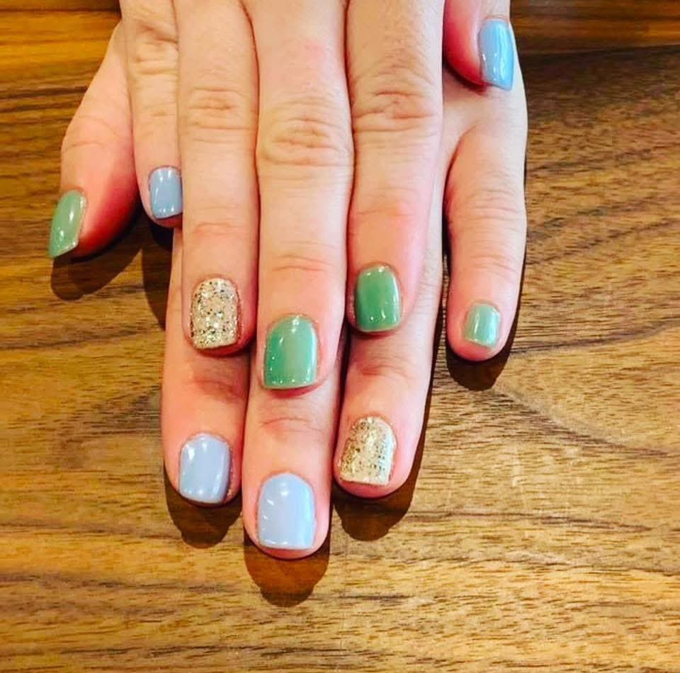 JustNailsNoosa's tweet photo. Short practical nails are so ‘in’ but you can still rock a fab colour!!! #shortnails #squarenails #claws https://t.co/aJzX5waJk3