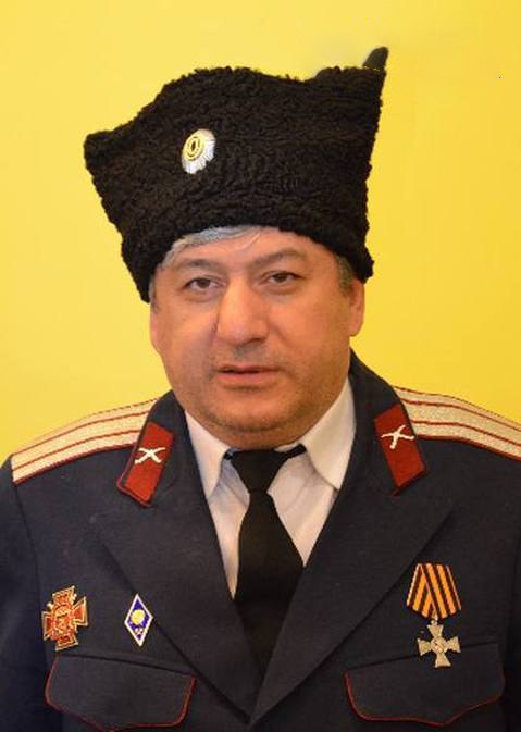 fkbaku's tweet photo. @AliyevLev Это Альберт Григорян, экс-глава «Казачьей партии» из Старого-Оскола, Россия.

Григорян осудили на 2,5 года колонии за организацию проституции несовершеннолетних.

Такие вот казаки в России. https://t.co/Z78R1WcFTf