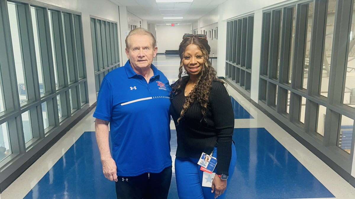 .The Legendary Head Coach of the DeMatha Stags  <a href="/CoachMcGregor/">Bill McGregor</a> never disappoints! Always prepared for our many photo ops and great conversation!! I admire everything about Coach ! #HesTheBest 🦾🦾 <a href="/WCACSports/">Washington Catholic Athletic Conference</a>
