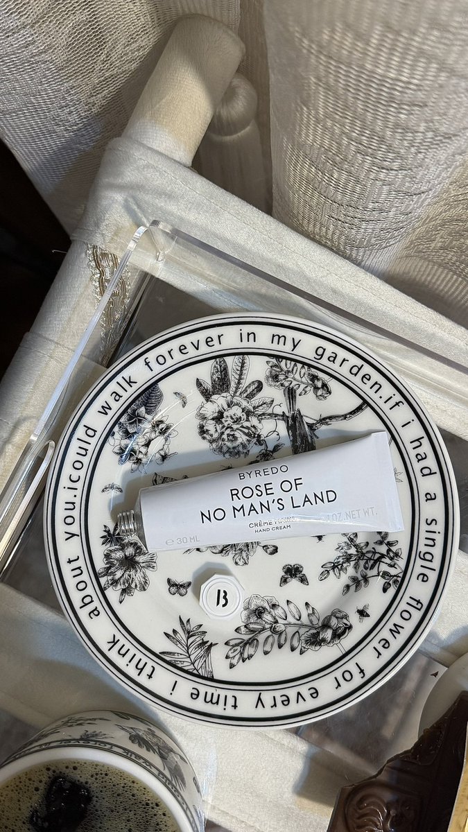 جعَل الله هَذه الأيام جسرًا ممُهدًا مِن نوُر .. لأيام جَبر وخِير وسّعة🤍