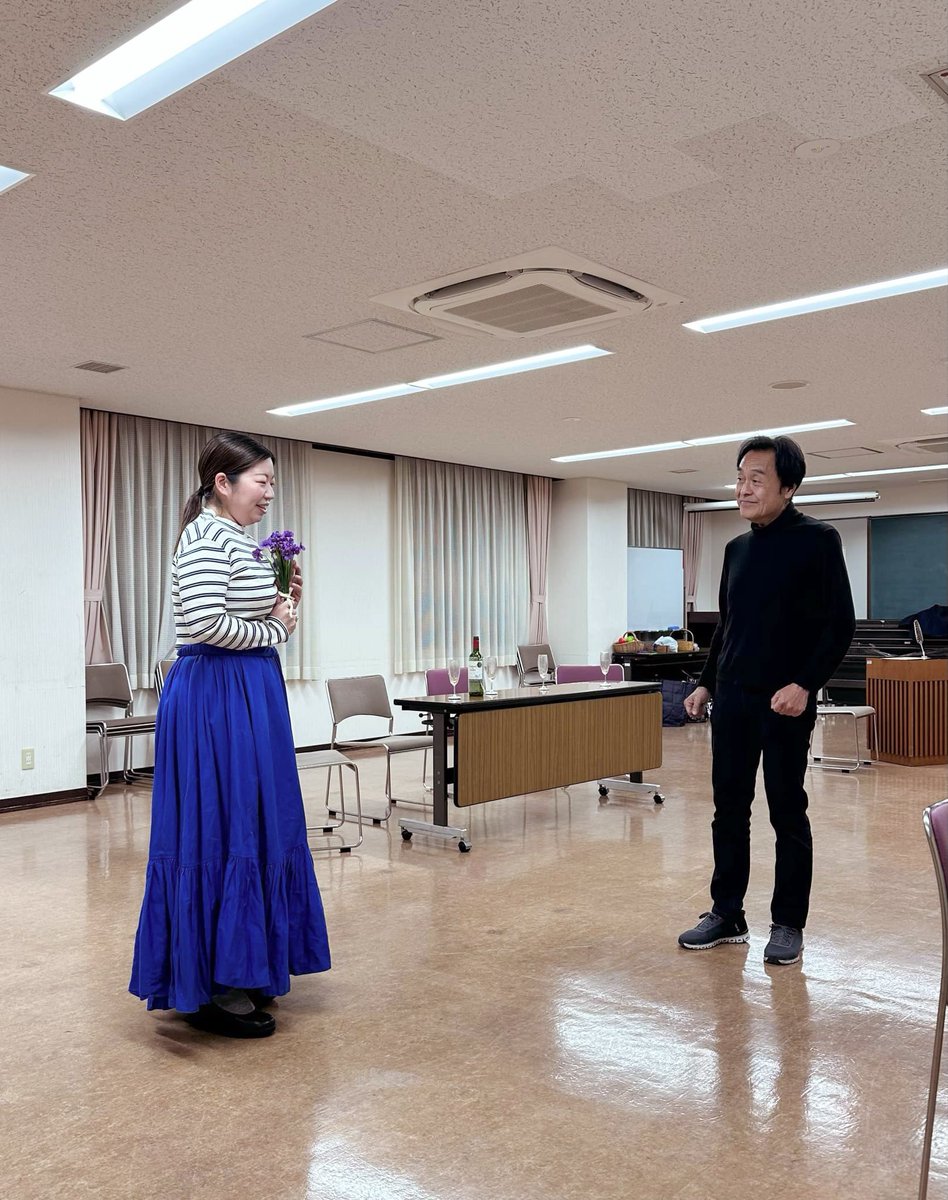 _niimikiasa_'s tweet photo. 2週間後に迫ってまいりました🍒🌸
オペラ「友人フリッツ」の稽古風景♪
さてどのシーンでしょう?☺️
答えは劇場にて🎵
#慎み深く従順で
#健気な女の子
#suzel
#初々しい感じ出したいな https://t.co/ZH7ZPxLSsi