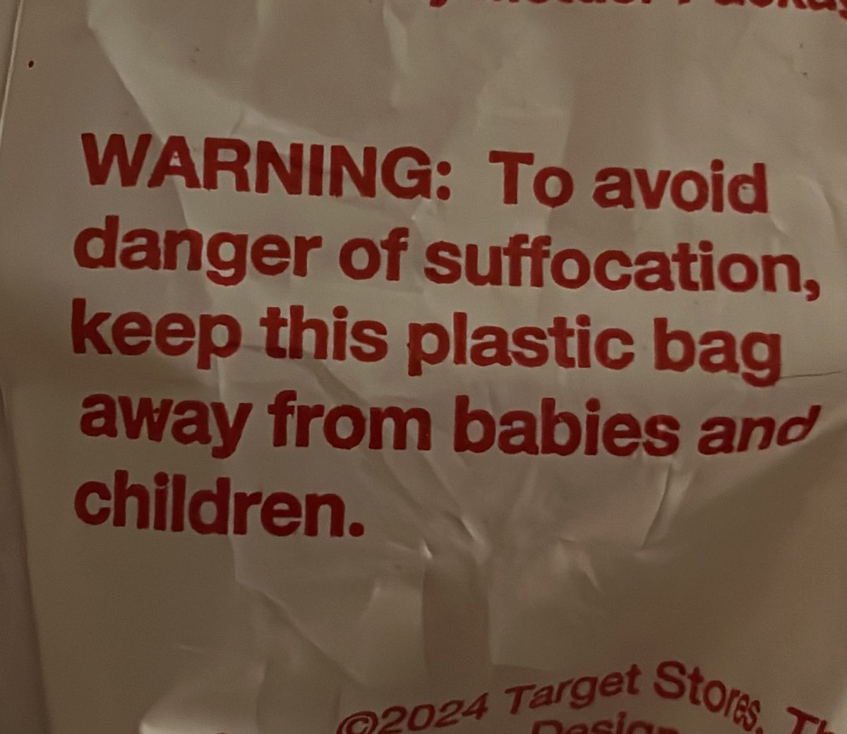 evergreen_pet's tweet photo. I suppose this means I’ll have to keep this plastic bag away from half the users on this web site 😒 https://t.co/wKc4A097Gg