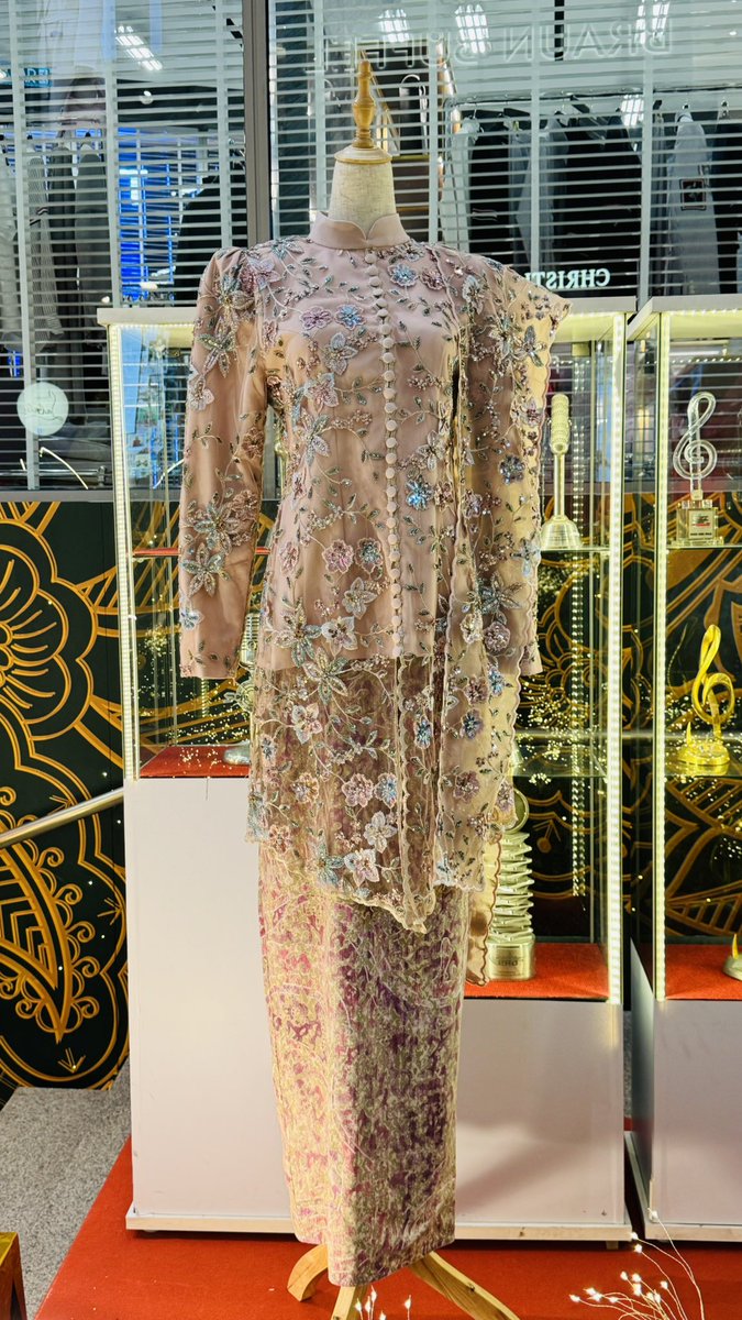 aliff_hafizan's tweet image. Dh smpai kome...

#Pavilion
#MeetandGreet
#BiduanitaNegaraSitiNurhaliza 
@CTNurhaliza11 
#AfiyabySitiNurhaliza