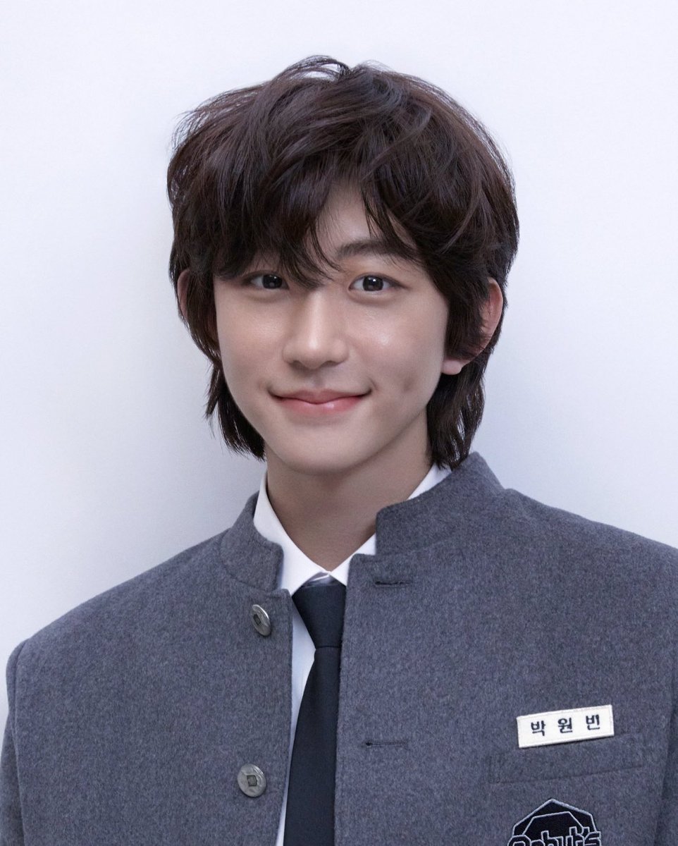 bystbyst7's tweet photo. two types of fandoms in the qrts:

one doors: “ ho is u leehan???”
ot6 briize: “ fuck ur mom for shaping u to look like anton so that u can leech off his fame. fuck u for being born with the name park wonbin, u will never be famous like him” https://t.co/oKns2zMwEY