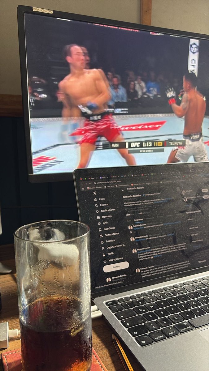 Esperando a la <a href="/jaulabahamondes/">Ignacio ”La Jaula” Bahamomdes</a> con piscola <a href="/gastonreyno/">Gaston “Tonga” Reyno</a> <a href="/ivette_hdez/">Ivette Hernández</a> <a href="/andres_bermudez/">ANDRÉS BERMÚDEZ</a> C-H-I chi… L-E… le. Chi chi chi le le le viva Chile 🇨🇱 <a href="/ESPNUFC/">ESPN</a> <a href="/ESPNKnockOut/">ESPN KnockOut</a>