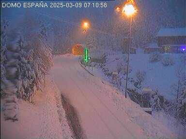 EMAsSobrarbe's tweet photo. Después de bastante agua ha llegado de madrugada la nieve.

Así amanece en Pineta (vía @CyNPirineos ) y en el Túnel de Bielsa (vía @BielsaAragnouet ) https://t.co/4sTRtjmVMk