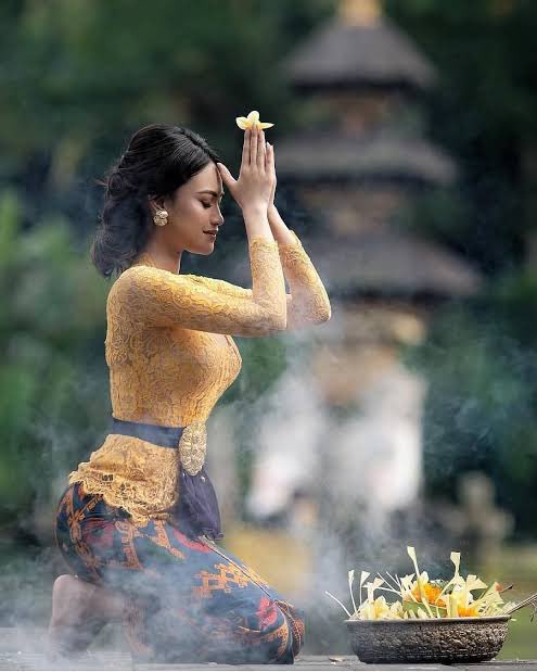 Selamat hari minggu, sahabat. Untuk <a href="/KatolikG/">Komunitas Katolik Garis Lucu</a> <a href="/Protestan_GL/">Protestan GL</a> <a href="/JombloKG/">#CariYangKatolik Jomblo Katolik Garis Lucu</a> selamat beribadah.

Mari doakan semoga dunia dibebaskan dari kemarahan, kebencian yg terbukti di berbagai belahan dunia telah menghancurkan kebahagiaan bahkan merenggut kehidupan.

Damai, damai, damai 🧘🙏