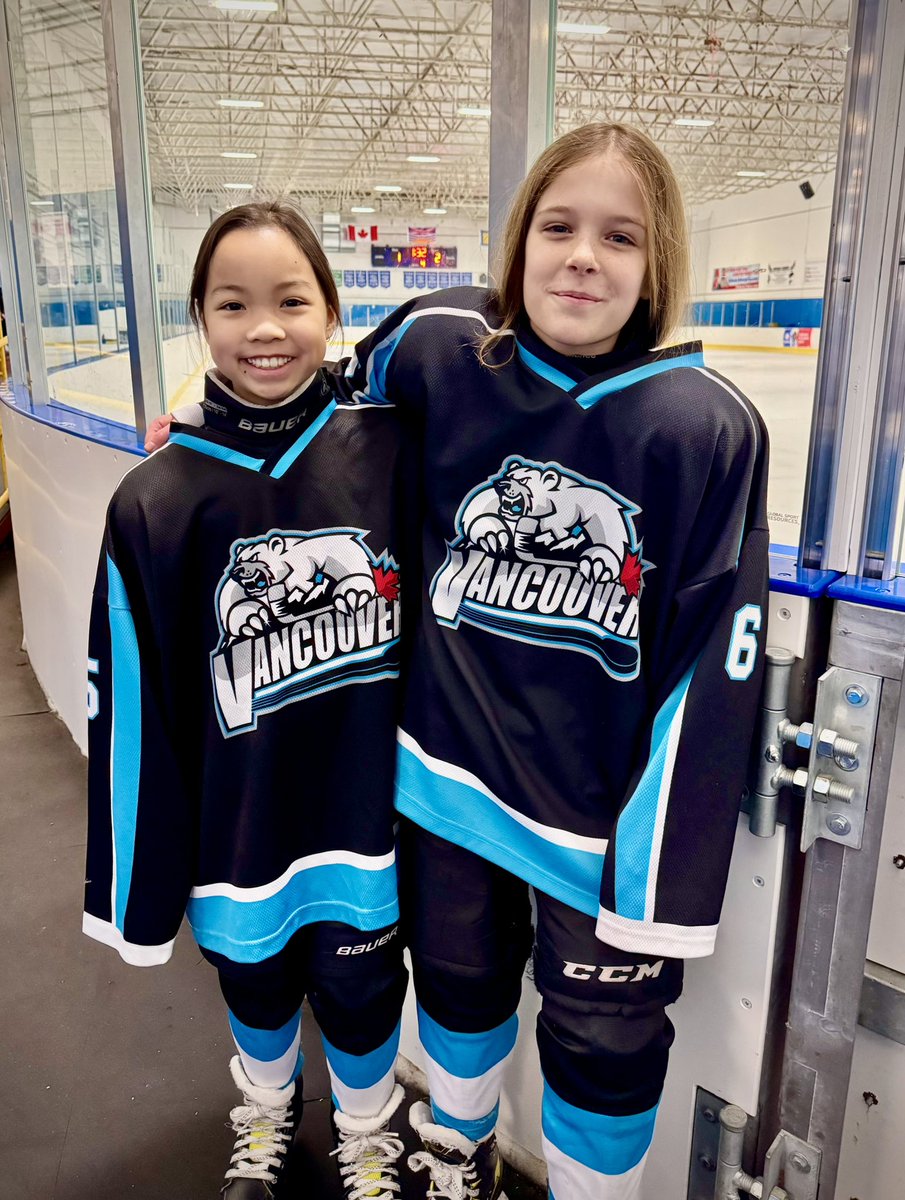 VanMinorHockey's tweet photo. Happy International Women’s Day! A day to recognize VMHA’s female players &amp; coaches, board members &amp; the many other female volunteers that help throughout the season, thank you! 💜

📸 of our VMHA players from U11C team 

#VMHA #vanminorhockey #HappyInternationalWomensDay https://t.co/HtcTzRdzQf
