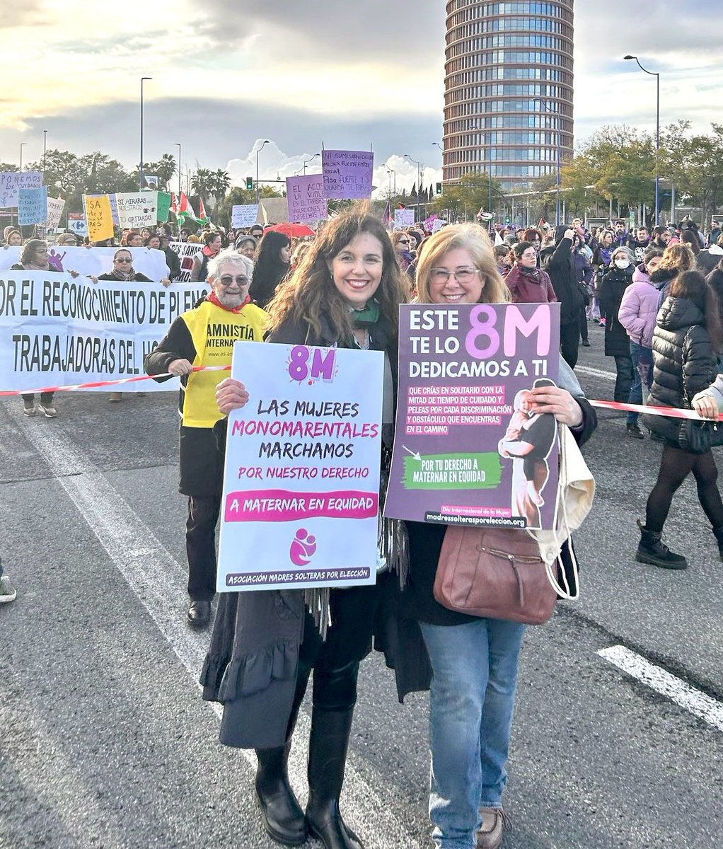 ♀️Este #8M hemos vuelto a salir a las calles para defender nuestro derecho a maternar solas, sin que se nos penalice por ello.

#DiaInternacionalDeLaMujer
#equidad #maternidadensolitario #familiasmonoparentales #feminismo