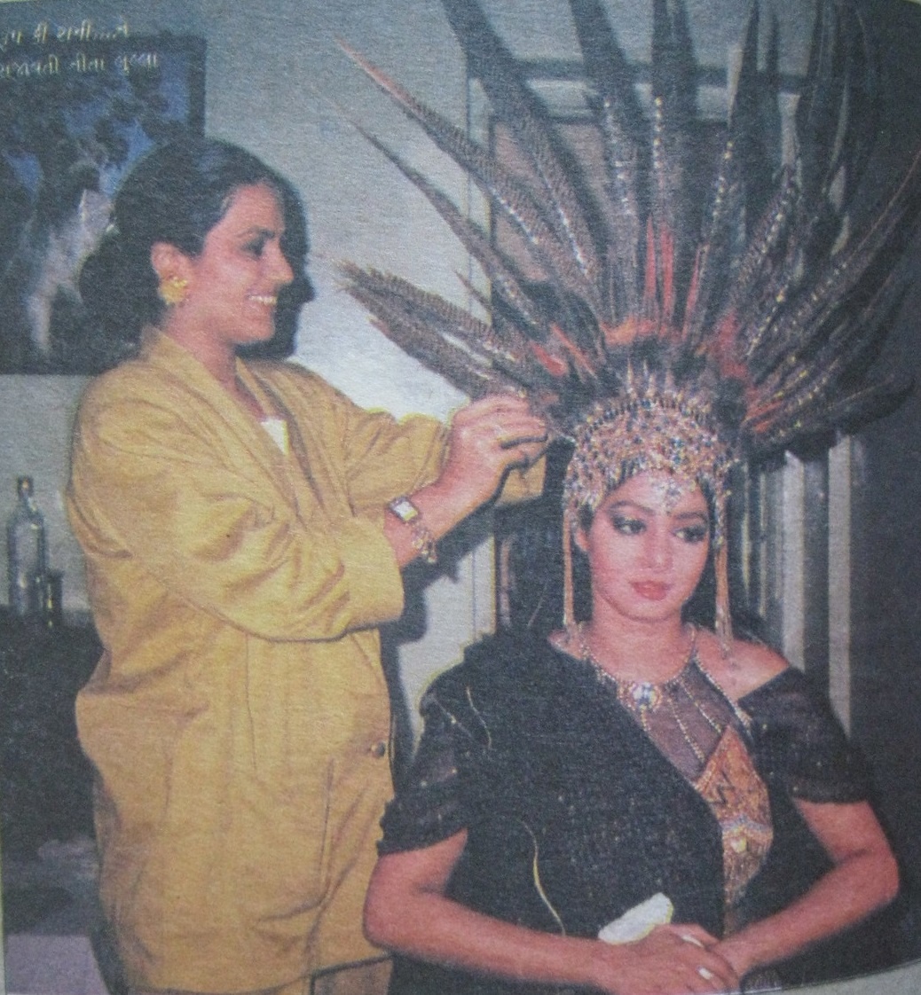 Neeta Lulla, 28, on the sets of Roop Ki Rani with the Queen of Bollywood herself, Sridevi, 30, during the last day of the overcooked film. 
We have archived every look of <a href="/neeta_lulla/">Neeta Lulla</a> with <a href="/SrideviBKapoor/">SRIDEVI BONEY KAPOOR</a> at
asridevi.blogspot.com/search/label/N…

Neeta - time for a book! 
#Sridevi #BTS