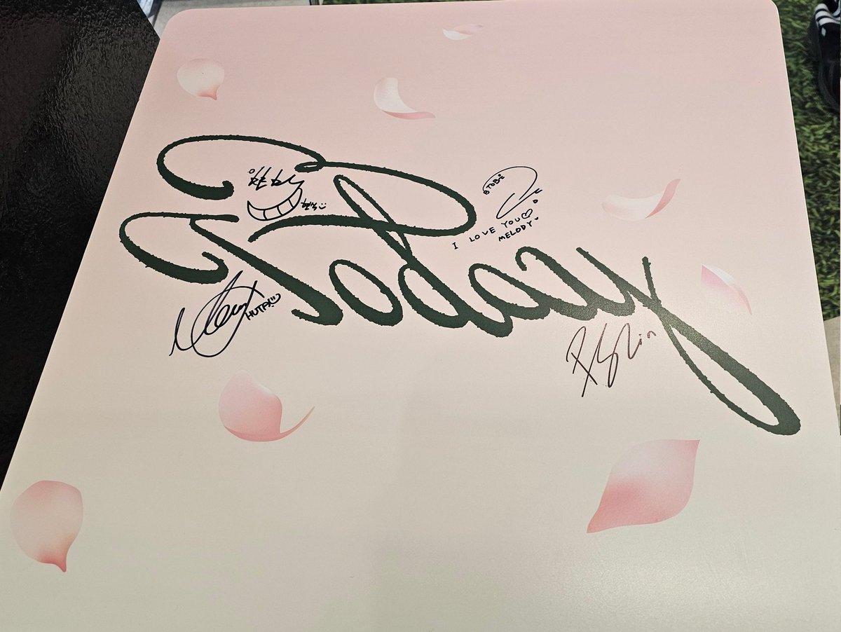 yherins's tweet photo. 컴백해줘서 고마워♡ 언제어디서나 응원할게!!
#비투비 #BTOB #becoming_project #BTODAY #LOVETODAY #btoday_popup #사운드웨이브 https://t.co/75YAfiAevk