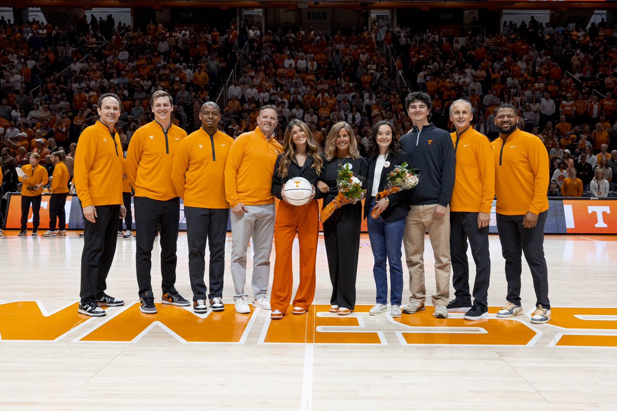 Congrats to our two senior managers Drew and Ashley! Thank you both for all of your hard work and dedication to Tennessee Basketball. You will be missed!! #GBO🍊