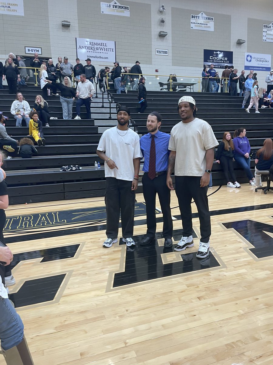Patrick McWhorter (@mcwhorterpk316) on Twitter photo Two of my fav people <a href="/kobedsmith/">Kobe Smith</a> <a href="/_brianperry_/">Brian Perry Jr.</a> thx for coming out tonight. Good luck vs Butler Co coming up Kobe 🏀🏀💯🤙❤️ Two of my fav people <a href="/kobedsmith/">Kobe Smith</a> <a href="/_brianperry_/">Brian Perry Jr.</a> thx for coming out tonight. Good luck vs Butler Co coming up Kobe 🏀🏀💯🤙❤️