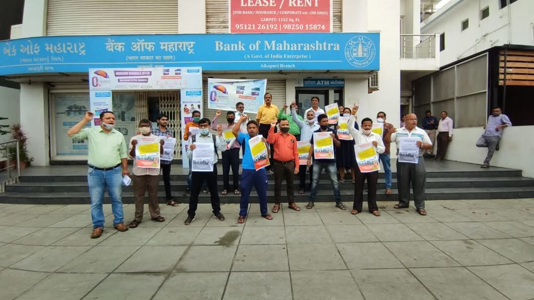 #Bom_Staff_Ladhenge_Jitenge
<a href="/mahabank/">Bank of Maharashtra</a>
<a href="/DFS_India/">DFS</a>
<a href="/nsitharamanoffc/">Nirmala Sitharaman Office</a>
<a href="/official_SecDFS/">Office of Secretary DFS</a>
<a href="/nsitharaman/">Nirmala Sitharaman</a>
<a href="/EconomicTimes/">Economic Times</a>
<a href="/Financialexpre2/">Financialexpress</a>