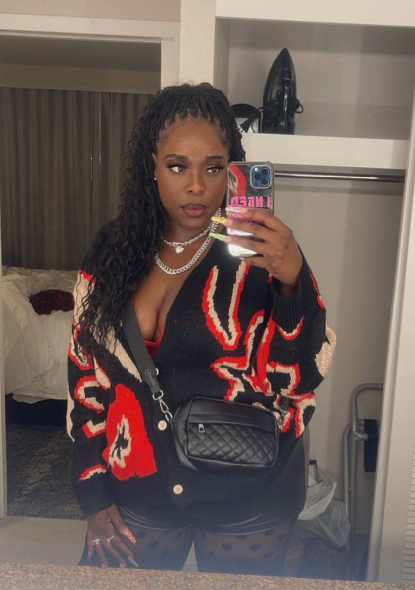 beautynbullshit's tweet image. Pretty in the media, but they ❤️ me in real life