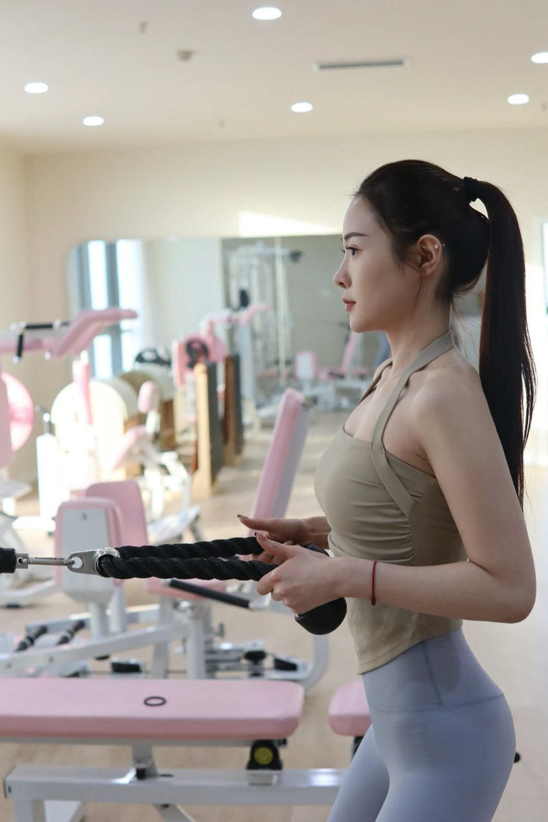 oneonlooke's tweet photo. 健个身练个臀做一个抗干的炮架子😁#约炮#美女#打炮 https://t.co/kKqKxkgyYp