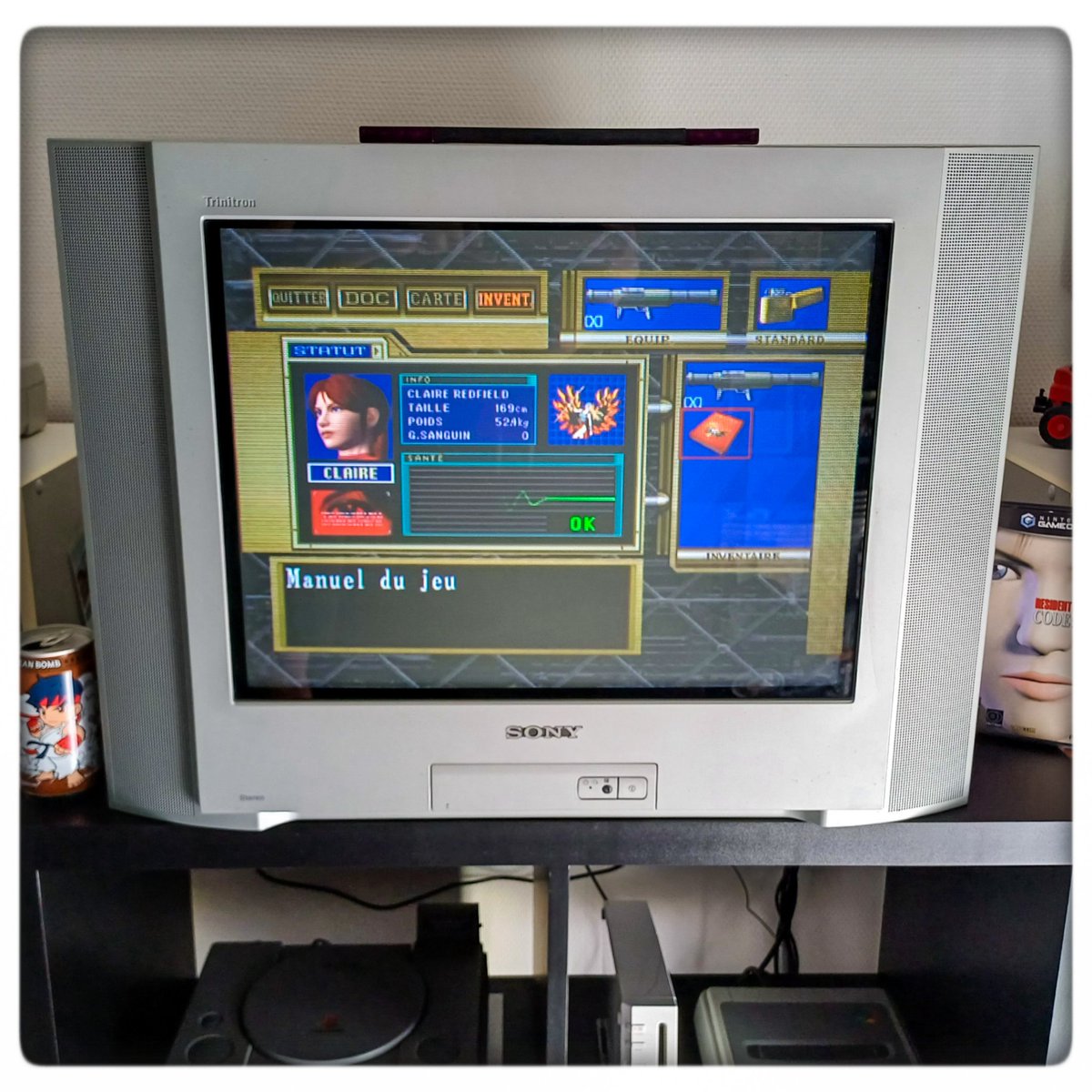 MisterKyleHyde's tweet photo. Dernier test de mes saves 100% RE sur GC, 20 ans plus tard... et pour Code Vero et RE4, on est bon ! (Cette Battle Pose de Leon) Quelle belle gueule cette GC 💜 #REBHFun #residentevil #biohazard #nintendo #capcom #gamecube #memorycard #increvable #retournersesjeux #adans20ans ! https://t.co/F9omfpzKTO