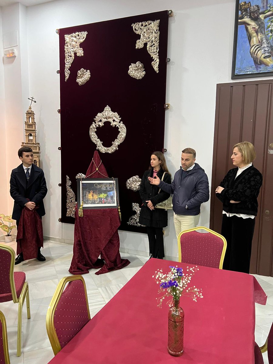 OracionLebrija's tweet photo. Ayer, tras la Función Principal de Instituto, se presentó el cartel Getsemaní de este año.

Se trata de una fotografía de nuestra Titular, Santa María de Jesús, en su paso de palio el pasado Martes Santo, obra Nané Sánchez Moreno.

#AJesúsporMaría
#HermanosenGetsemaní https://t.co/6gxIevbza8