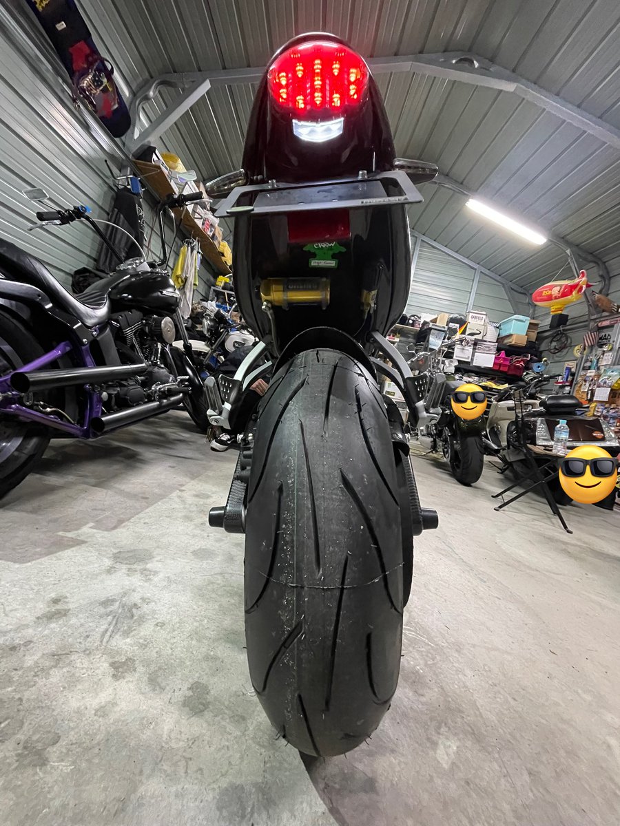 lowbusta's tweet photo. ヘルメットもバイクもあるが、免許は無い😇
公道走れないのにタイヤ交換🤭完 https://t.co/X1i2JxPdR3